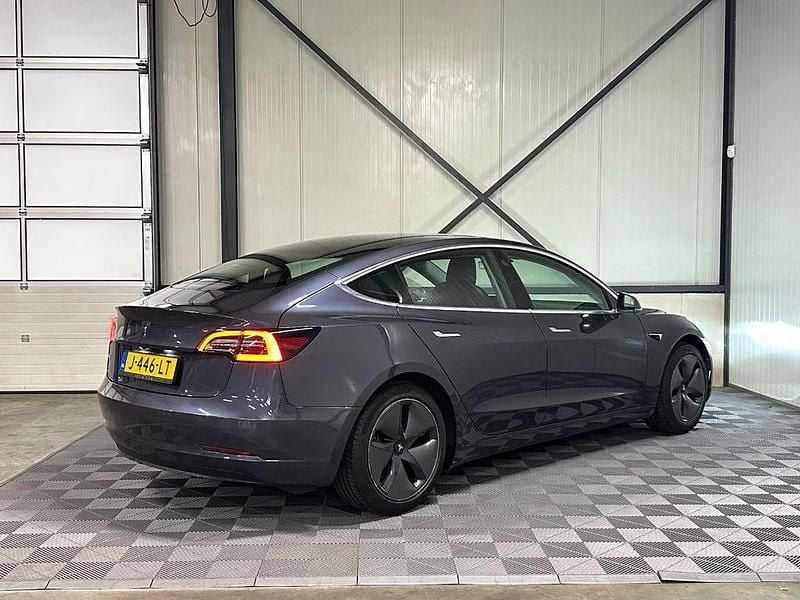 Gebraucht Tesla Model 3 Standard Range 175 kW (238 PS) 2020 Grau Limousine