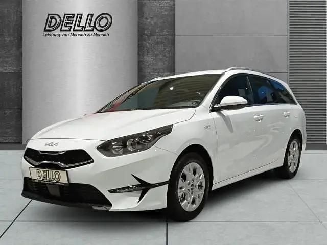 (wd) casa white s (weiss) Gebraucht 2025 Kia Ceed Sportswagon Comfort Kombi | 26.990 € (Guter Preis) - Bild 1/4