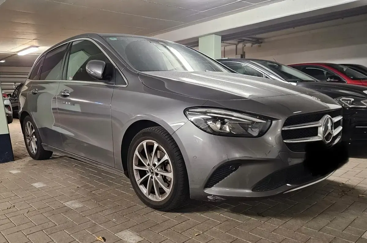 Gebraucht Mercedes B180 116 PS (85 kW) 2019 Silber Kleinwagen
