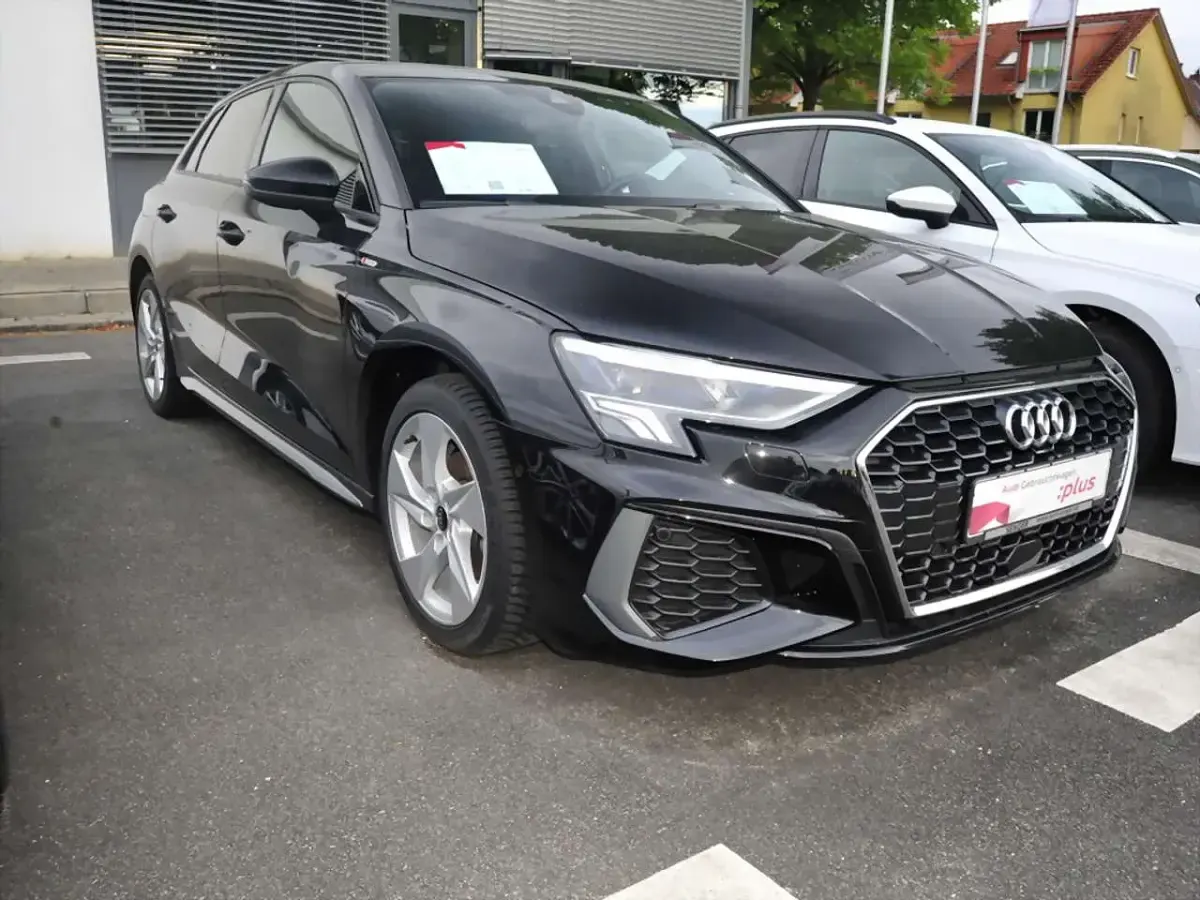 Używany Audi A3 S-Line 150 KM (110 kW) 2024 Czarny Sedan/Limuzyna