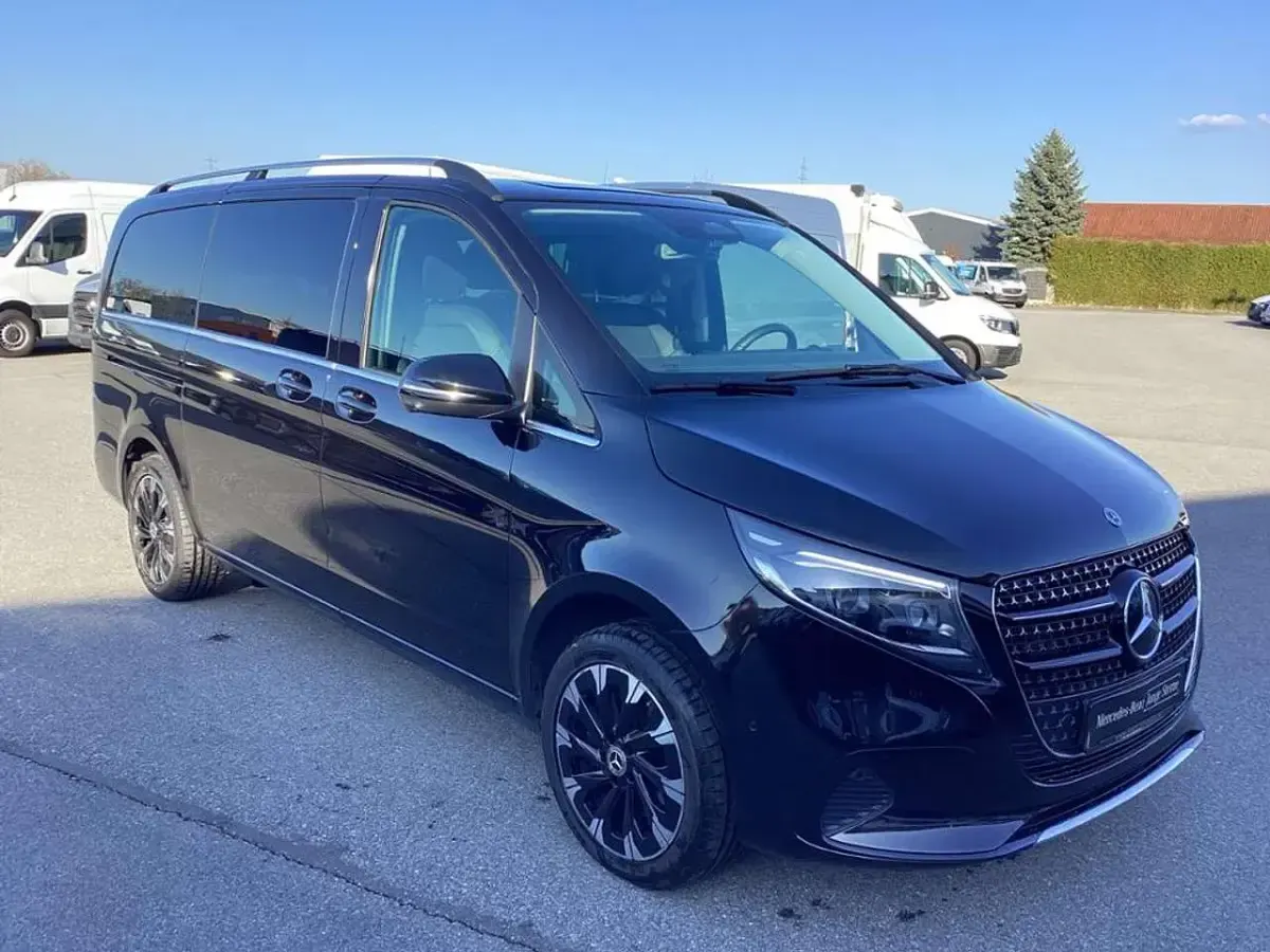 Gebraucht Mercedes V250 Avantgarde 190 PS (139 kW) 2025 Obsidianschwarz metallic Van / Kleinbus