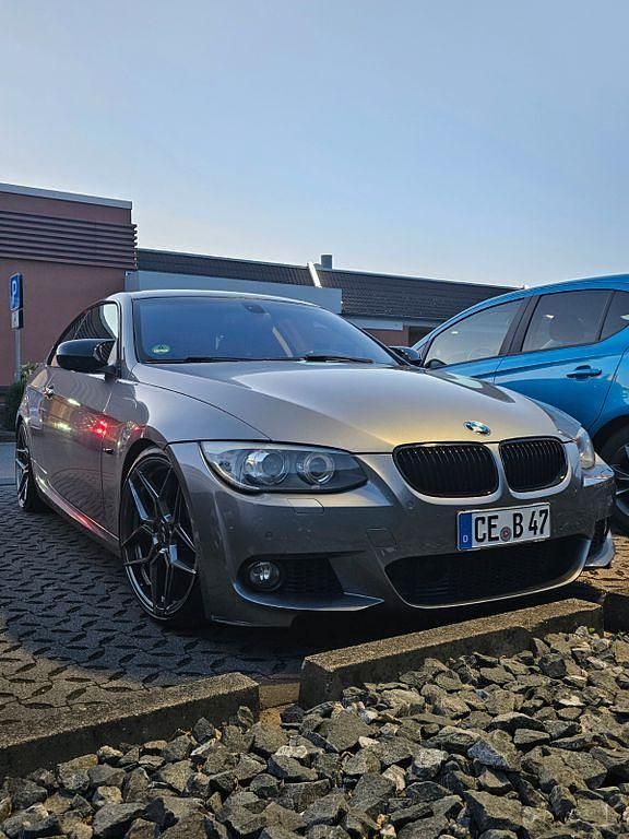 Grau Gebraucht 2010 BMW 335 M Sport Coupé | 15.500 € (Fairer Preis) - Bild 1/4