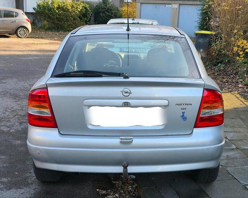 Gebraucht Opel Astra 101 PS (74 kW) 1999 Silber Limousine