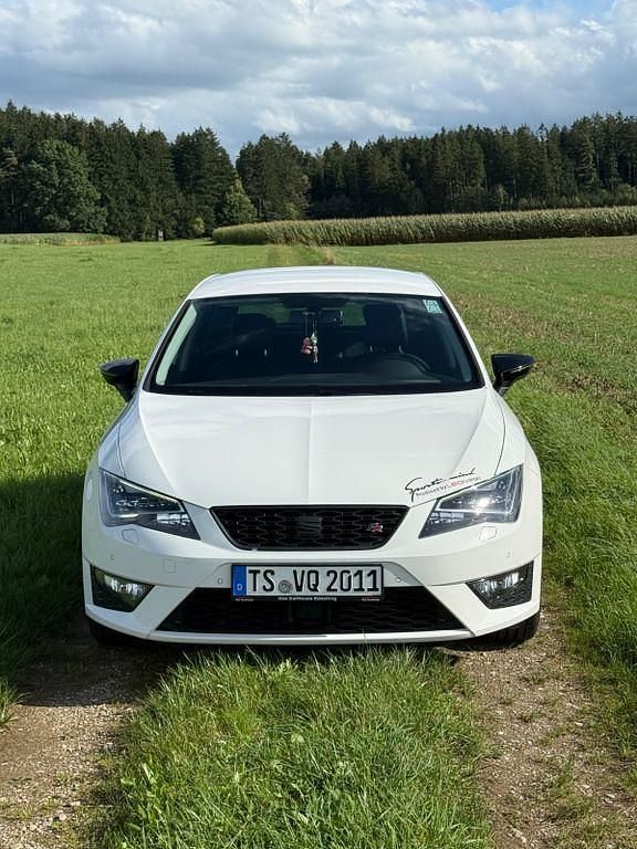 Weiß Gebraucht 2015 Seat Leon FR Limousine | 8.199 € (Fairer Preis) - Bild 1/4
