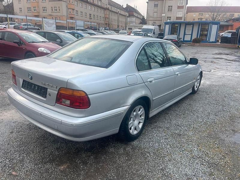 Gebraucht BMW 525 Lifestyle 163 PS (119 kW) 2002 Silber Limousine