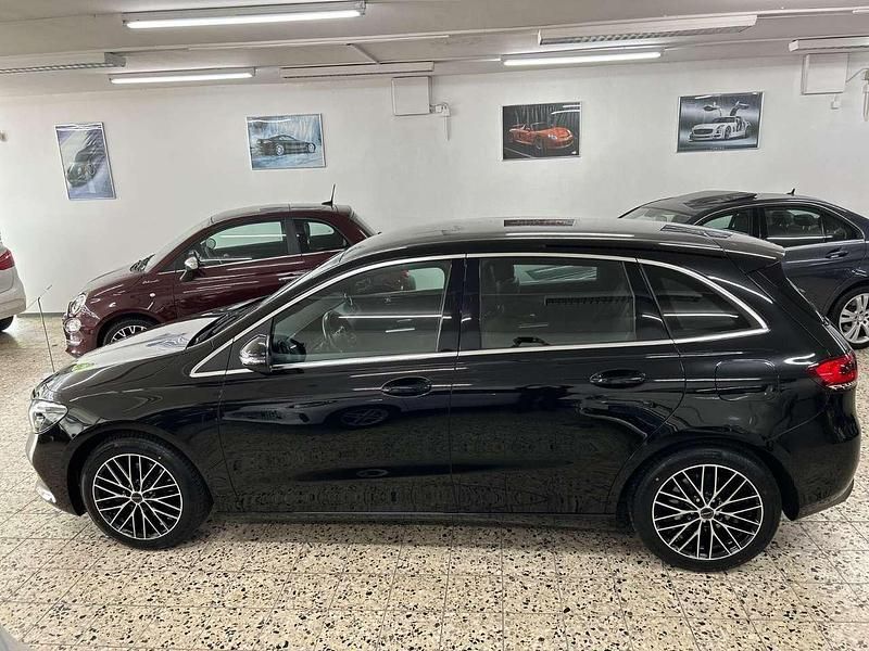 Gebraucht Mercedes B200 163 PS (119 kW) 2019 Kosmosschwarz  metalliclack Van / Kleinbus