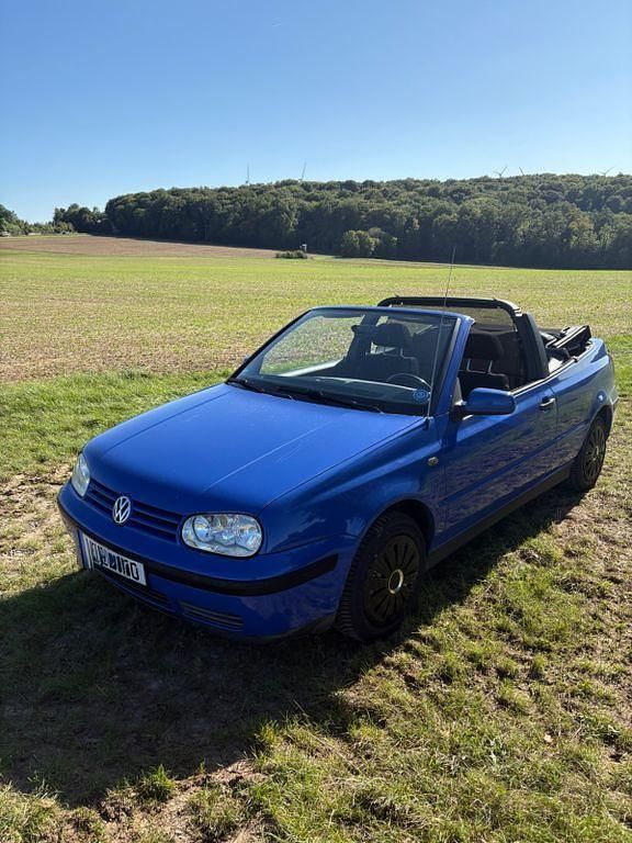 Blau Gebraucht 1998 VW Golf Cabriolet Classicline Cabrio | 3.800 € (Etwas zu teuer) - Bild 1/4