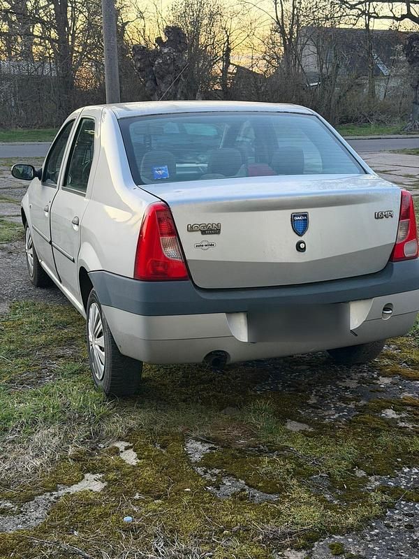 Gebraucht Dacia Logan 90 PS (66 kW) 2010 Silber Limousine