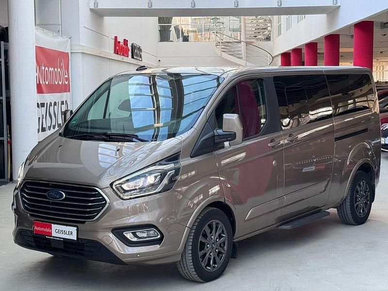 Silber Gebraucht 2020 Ford Tourneo Titanium Van / Kleinbus | 31.990 € (Fairer Preis) - Bild 1/4