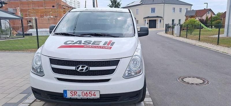 Weiß Gebraucht 2010 Hyundai H-1 Van / Kleinbus | 4.600 € (Superpreis) - Bild 1/4