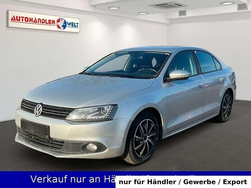 Silber Gebraucht 2014 VW Jetta Comfortline Limousine | 6.999 € (Superpreis) - Bild 1/3