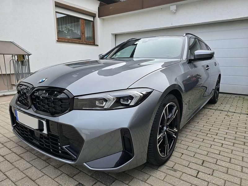 Grau Gebraucht 2023 BMW 320 M Sport Kombi | 48.500 € - Bild 1/4