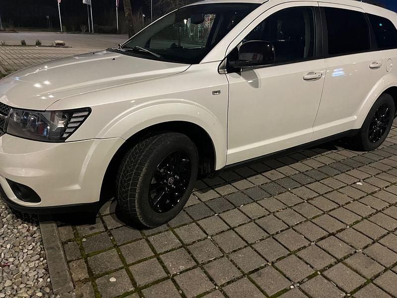 Weiß Gebraucht 2014 Fiat Freemont SUV | 8.800 € (Fairer Preis) - Bild 1/4