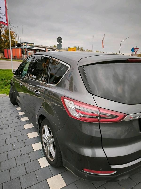 Gebraucht Ford S-MAX S 240 PS (176 kW) 2018 Grau Van / Kleinbus