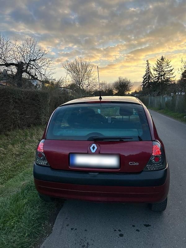 Gebraucht Renault Clio II 75 PS (55 kW) 2003 Rot Kleinwagen
