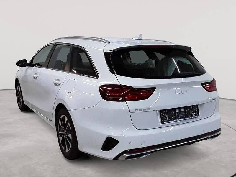 Gebraucht Kia Ceed Sportswagon Vision 105 PS (77 kW) 2022 Carraraweiß Kombi