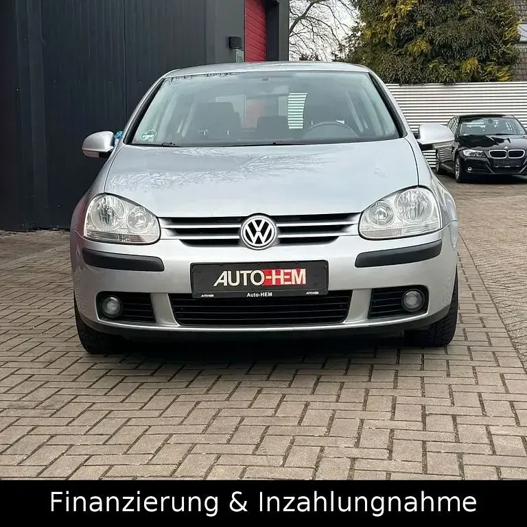 Second-hand VW Golf IV Trendline 75 CP (55 kW) 2004 Argintiu Berlinǎ