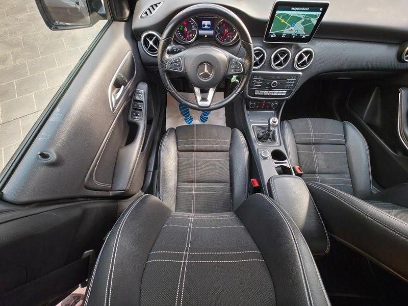 Gebraucht Mercedes A200 156 PS (114 kW) 2015 Grau Limousine