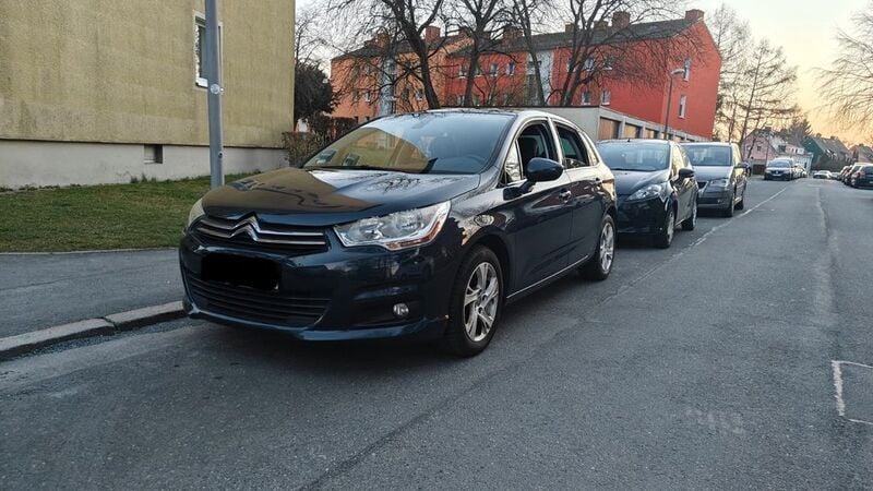 Blau Gebraucht 2012 Citroën C4 SELECTION Limousine | 3.000 € (Guter Preis) - Bild 1/4