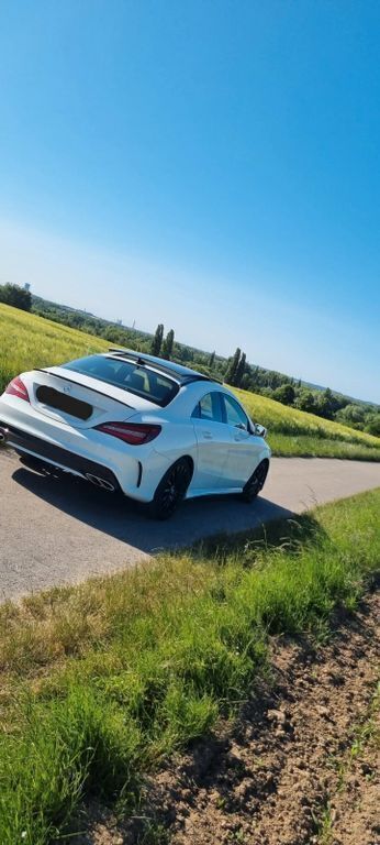 Weiß Gebraucht 2017 Mercedes CLA220 Edition Limousine | 17.500 € (Fairer Preis) - Bild 1/4