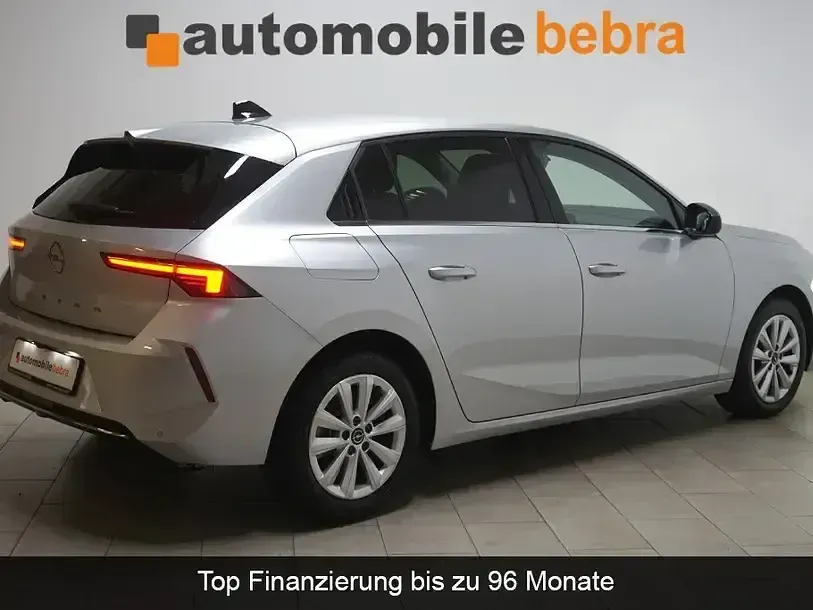 Usado Opel Astra Elegance 131 HP (96 kW) 2023 Prateado Sedan