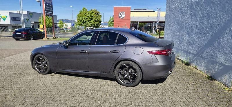 Gebraucht Alfa Romeo Giulia Super 179 PS (131 kW) 2016 Grau Limousine