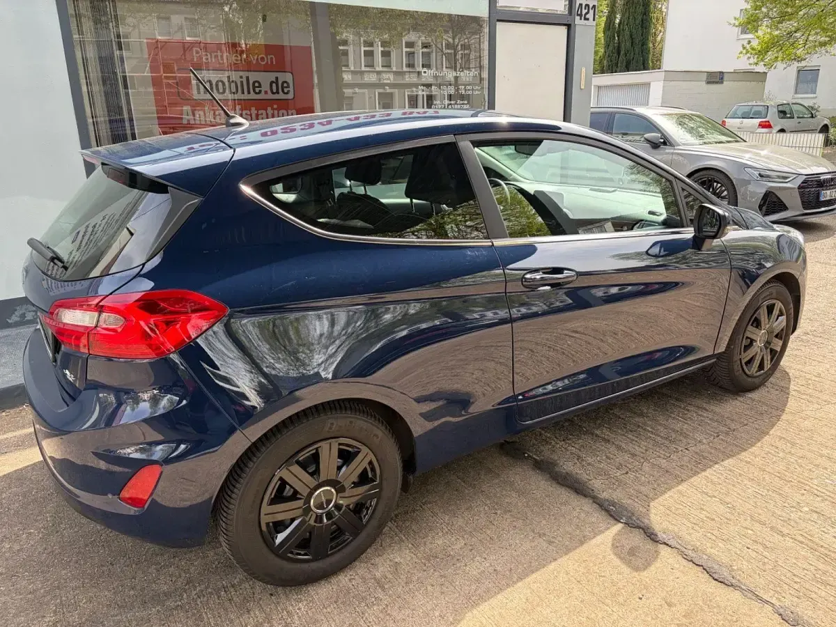 Używany Ford Fiesta 101 KM (74 kW) 2018 Niebieski Hatchback