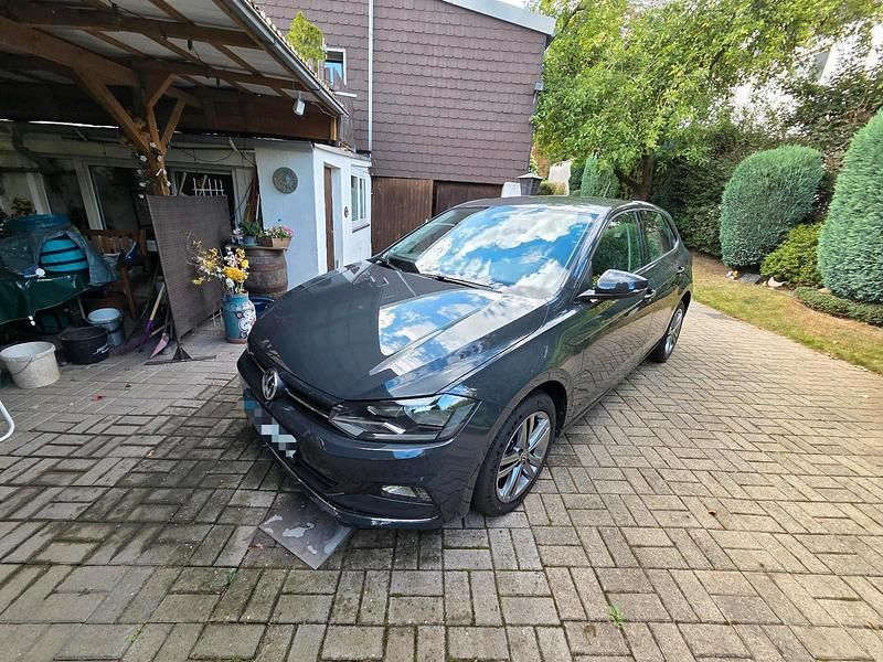 Grau Gebraucht 2018 VW Polo Highline Kleinwagen | 13.500 € (Fairer Preis) - Bild 1/4