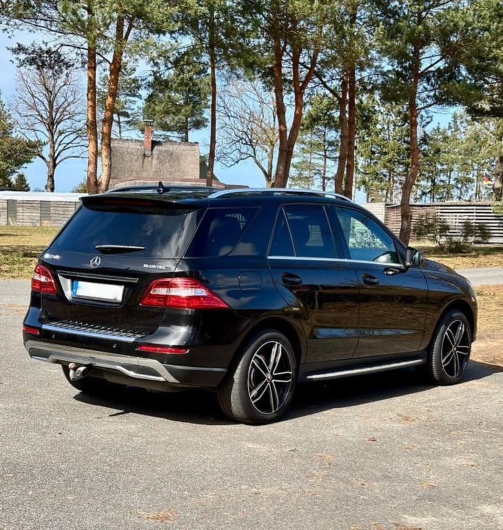 Gebraucht Mercedes ML250 204 PS (150 kW) 2014 Schwarz SUV