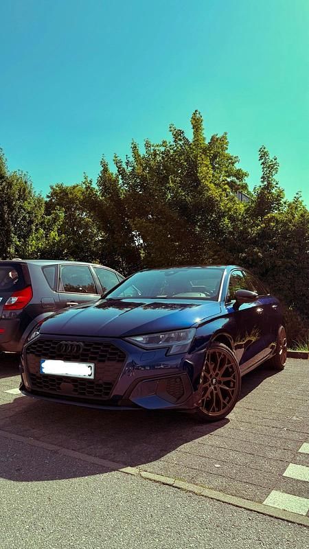 Blau Gebraucht 2021 Audi A3 Limousine | 17.500 € (Superpreis) - Bild 1/4