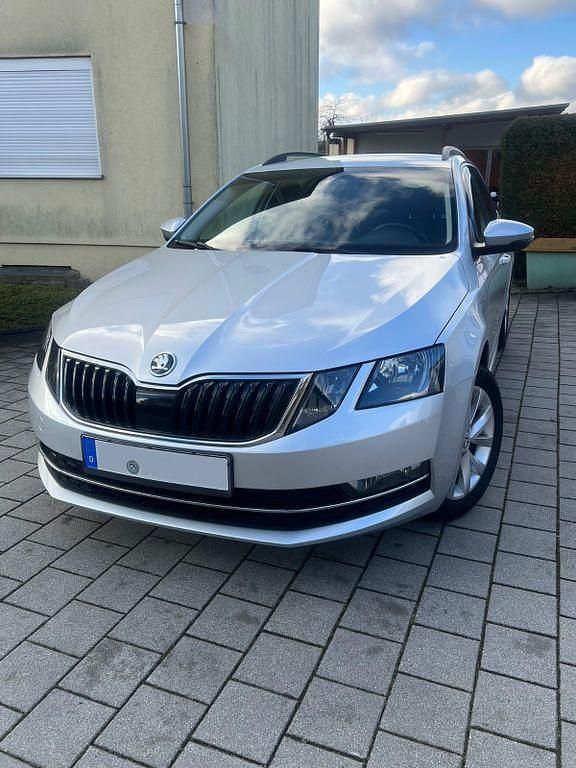 Gebraucht Skoda Octavia Style 116 PS (85 kW) 2017 Silber Kombi