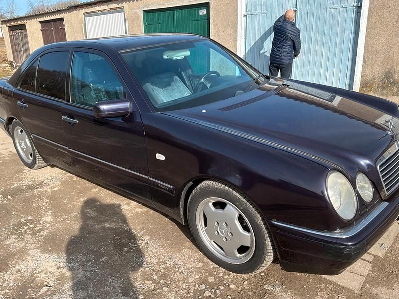 Gebraucht Mercedes E230 150 PS (110 kW) 1995 Limousine