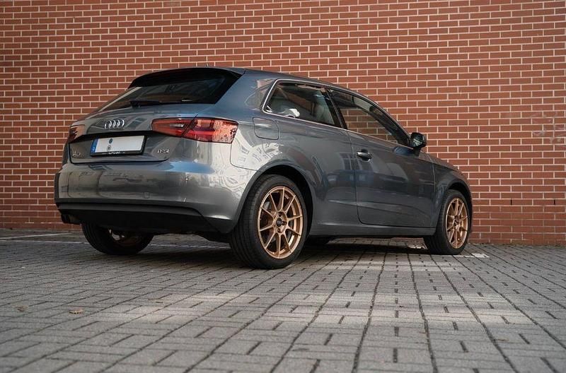 Gebraucht Audi A3 Ambiente 125 PS (91 kW) 2014 Grau Limousine