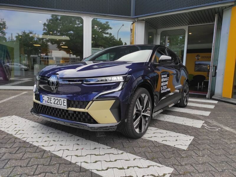Blau (nachtblau metallic/dach black) Gebraucht 2022 Renault Mégane Iconic Limousine | 37.990 € - Bild 1/4