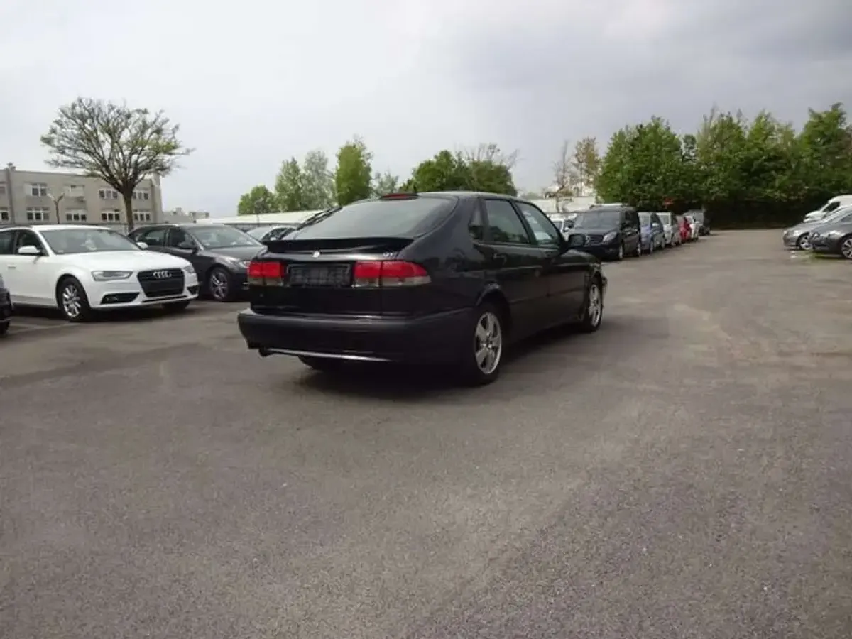 Używany Saab 9-3 150 KM (110 kW) 2002 Czarny Sedan/Limuzyna