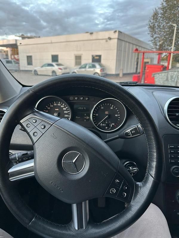 Gebraucht Mercedes ML320 224 PS (164 kW) 2005 Schwarz SUV