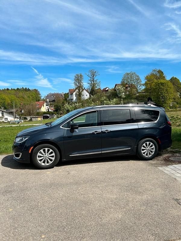 Second-hand Chrysler Pacifica 291 CP (214 kW) 2020 Gri Monovolum