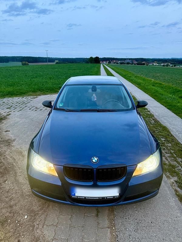 Blau Gebraucht 2006 BMW 325 M Sport Limousine | 3.750 € - Bild 1/4