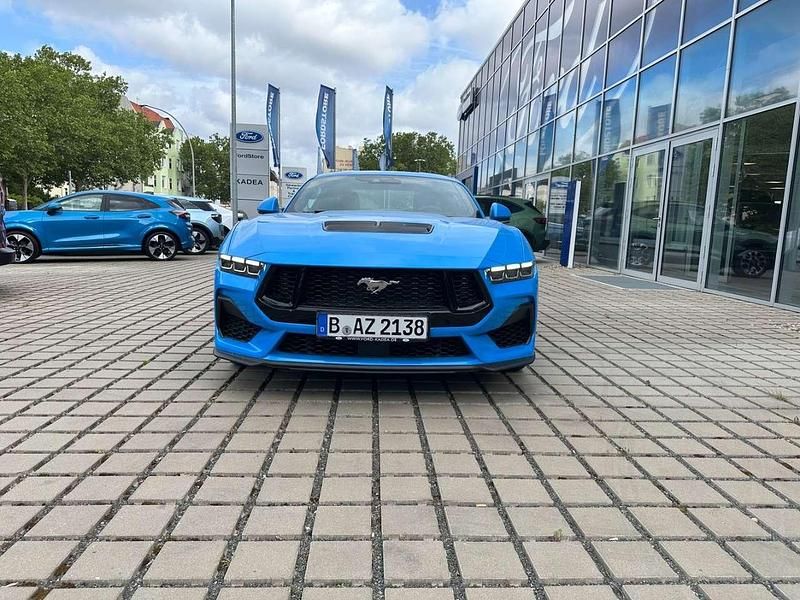 Neu Ford Mustang GT Fastback 446 PS (328 kW) 2025 Grabber blue metallic Coupé