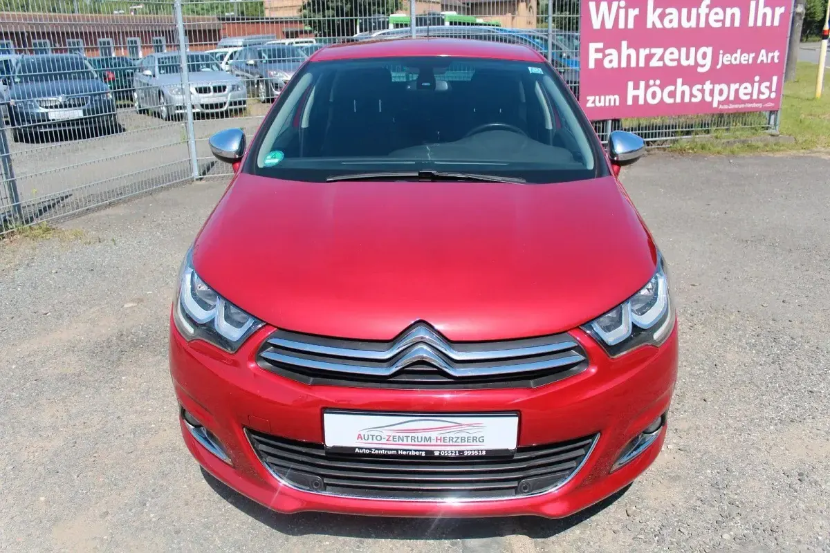 Gebraucht Citroën C4 SELECTION 131 PS (96 kW) 2015 Rot Limousine