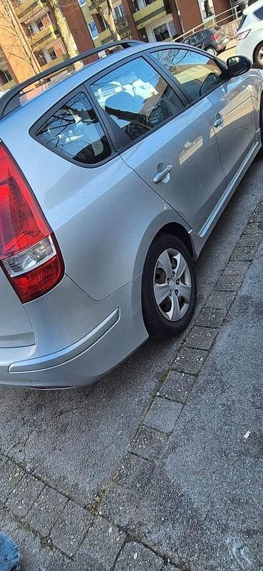 Gebraucht Hyundai i30 126 PS (92 kW) 2010 Silber Kombi