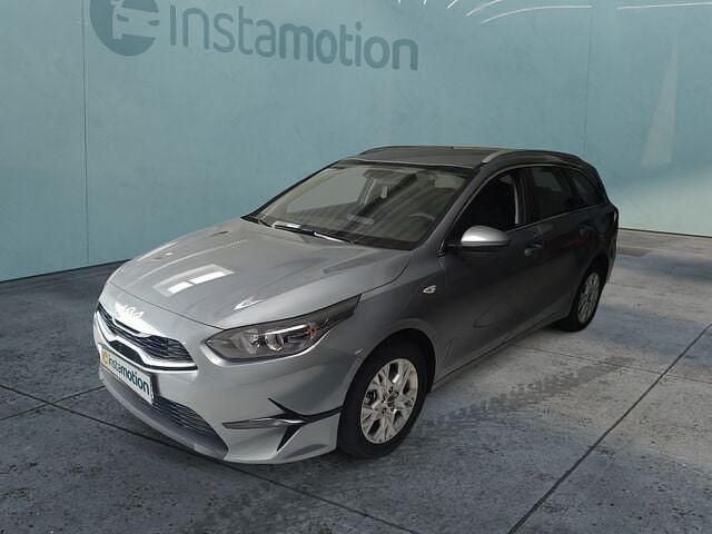 Silber Gebraucht 2023 Kia Ceed Vision Kleinwagen | 27.538 € - Bild 1/2