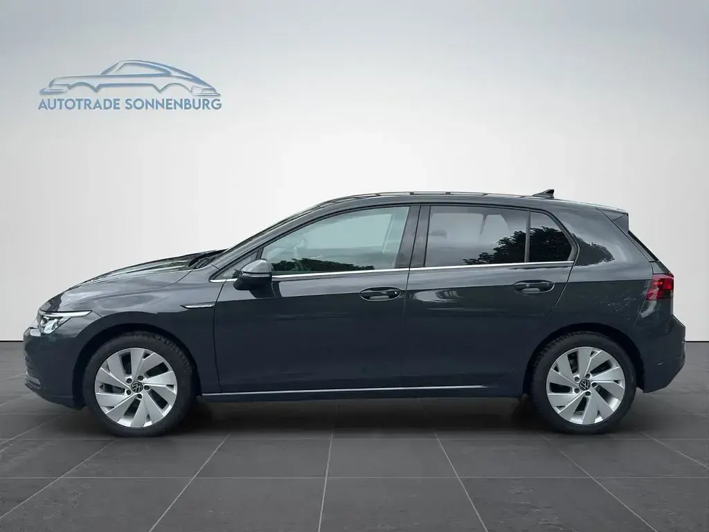 Gebraucht VW Golf VIII IQ Drive 131 PS (96 kW) 2024 Grau Limousine