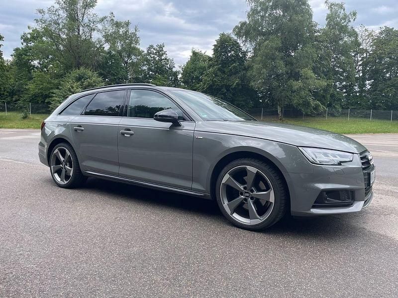 Grau Gebraucht 2018 Audi A4 S-Line Limousine | 16.500 € (Guter Preis) - Bild 1/4