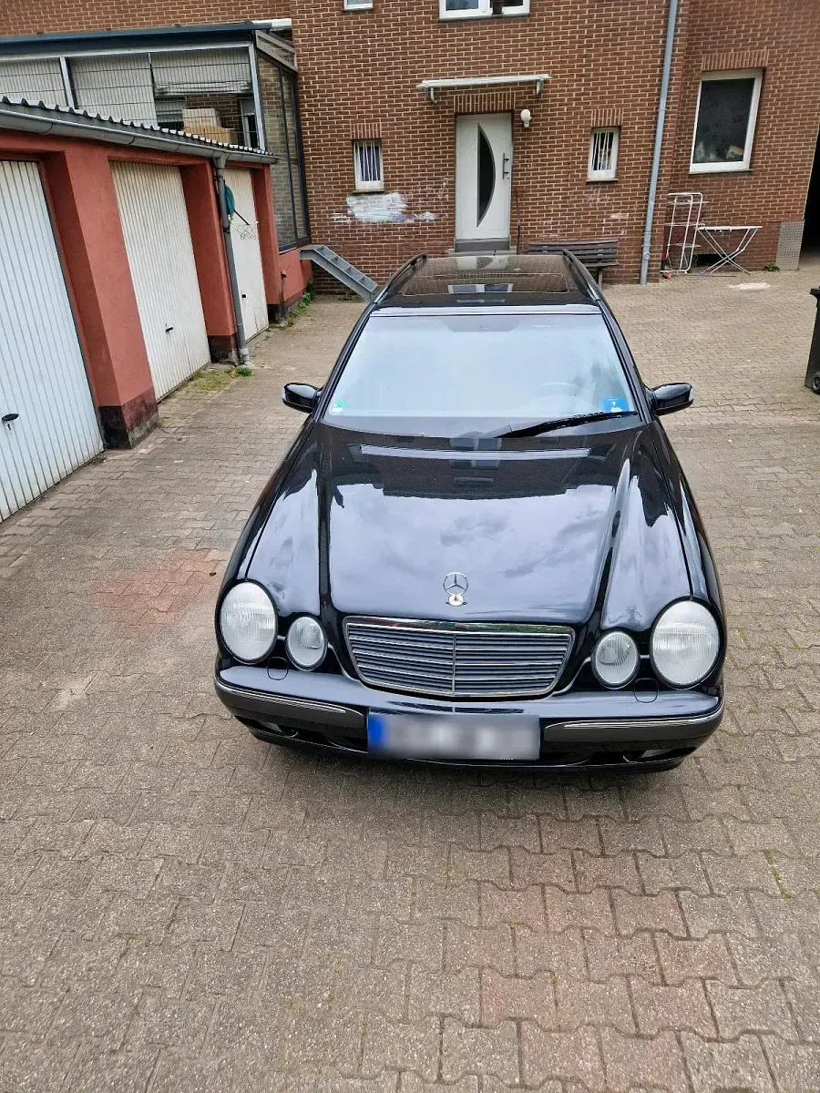 Usata Mercedes E280 204 CV (150 kW) 2000 Nero Station wagon