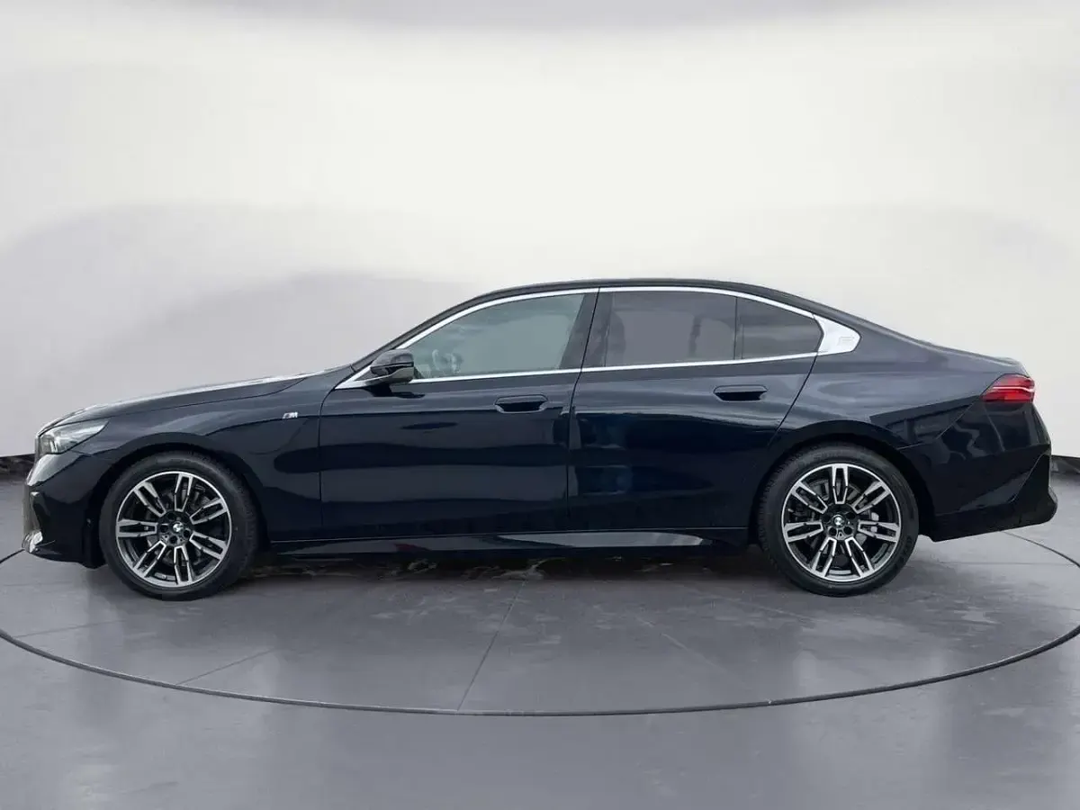 Gebraucht BMW 520 197 PS (144 kW) 2024 M carbonschwarz metallic Limousine