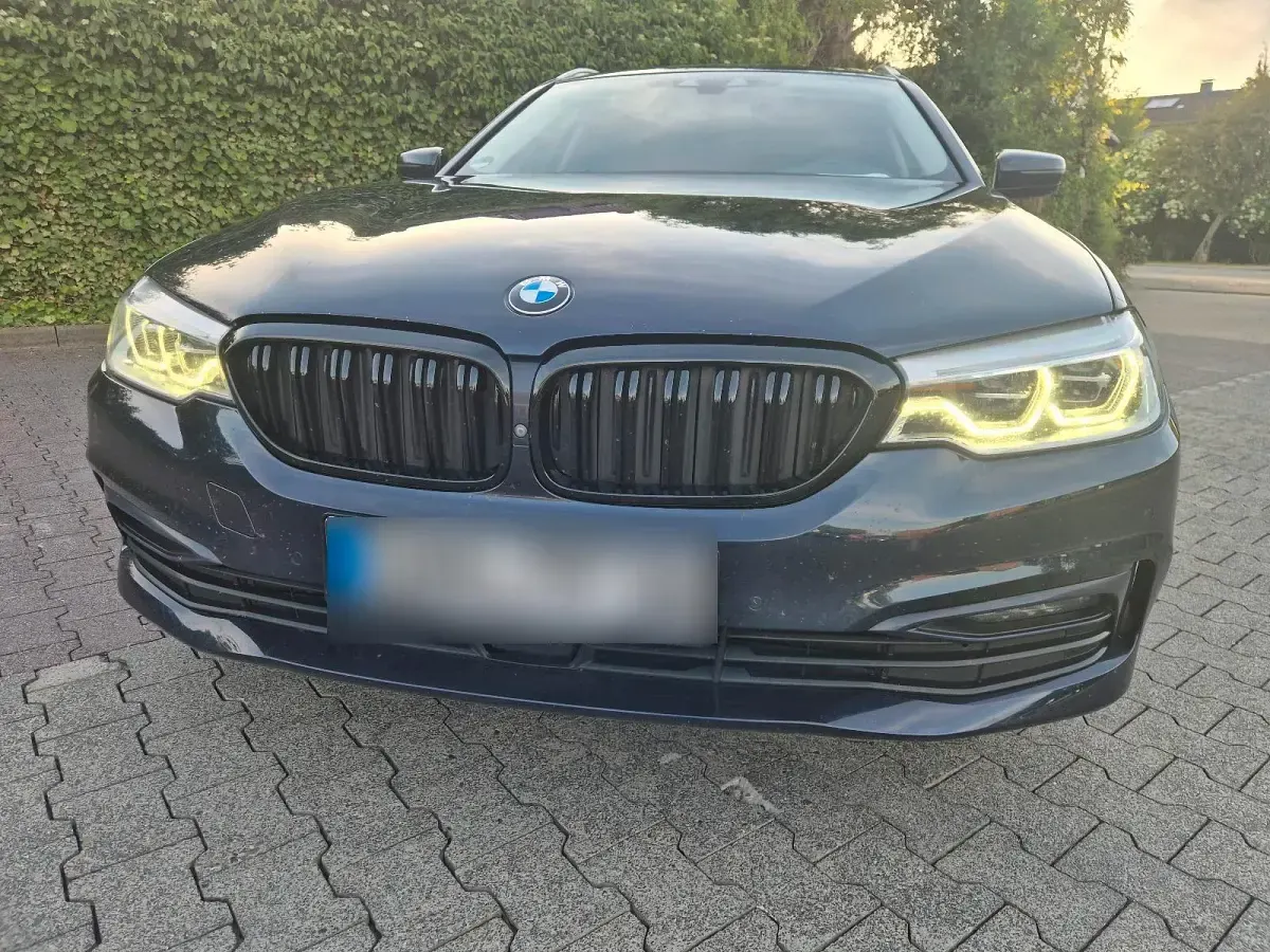 Gebraucht BMW 520 Sport Line 190 PS (139 kW) 2019 Blau Kombi
