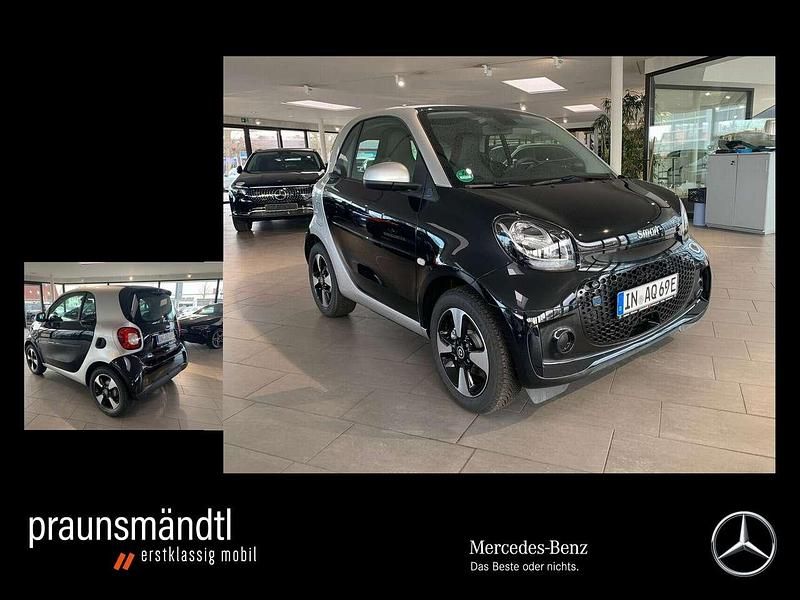 Bodypanels in black Gebraucht 2023 Smart ForTwo Electric Drive Passion Premium Coupé | 18.590 € (Etwas zu teuer) - Bild 1/4