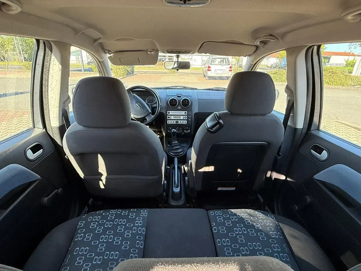 Second-hand Ford Fusion 80 CP (58 kW) 2004 Gri Hatchback