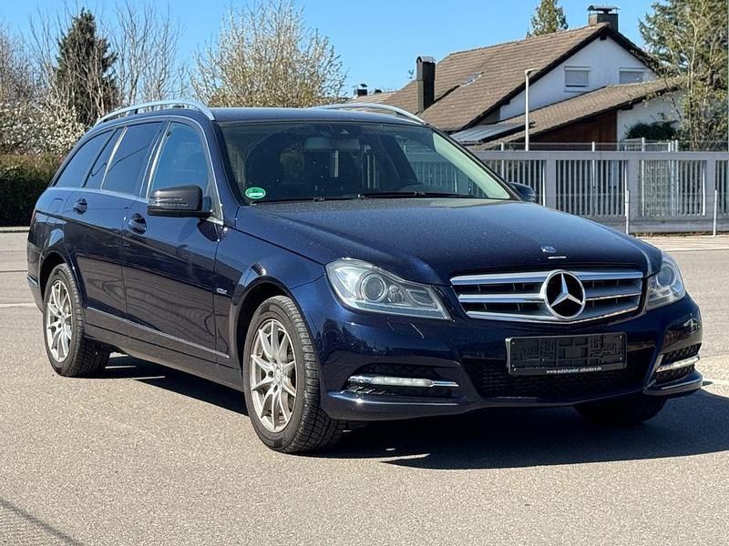 Gebraucht Mercedes C220 170 PS (125 kW) 2012 Blau Kombi